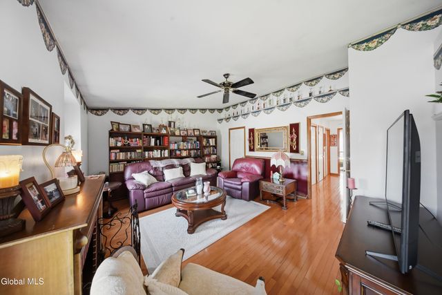 11 Bridgewood Lane, Watervliet, NY 12189