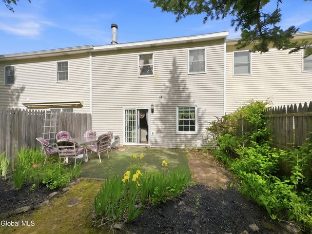 11 Bridgewood Lane, Watervliet, NY 12189