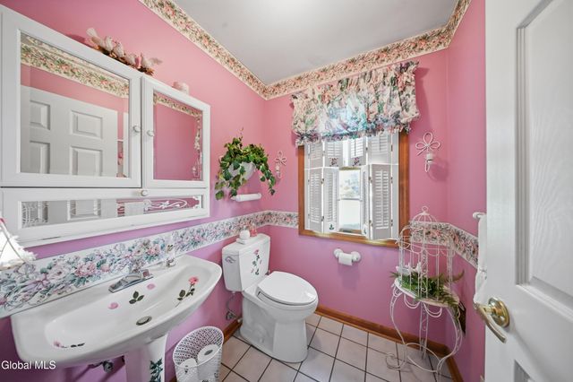 11 Bridgewood Lane, Watervliet, NY 12189