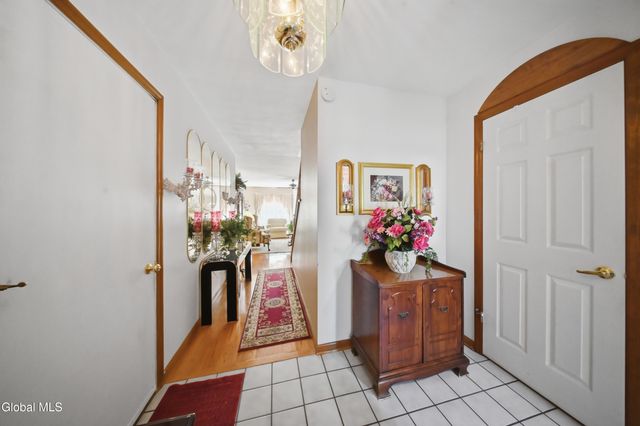 11 Bridgewood Lane, Watervliet, NY 12189