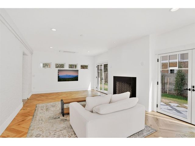 250 Ash St, Denver, CO 80220