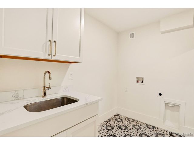 250 Ash St, Denver, CO 80220