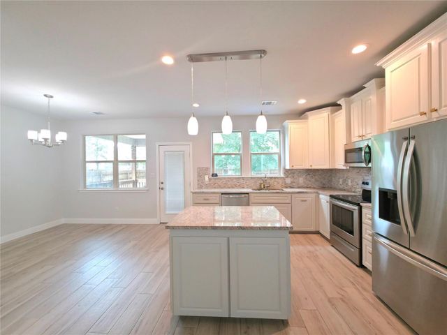 406 Nene LN, Bastrop, TX 78602