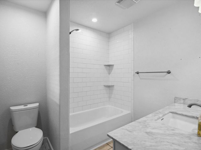 1704 Charlottesville Drive, Ennis, TX 75119