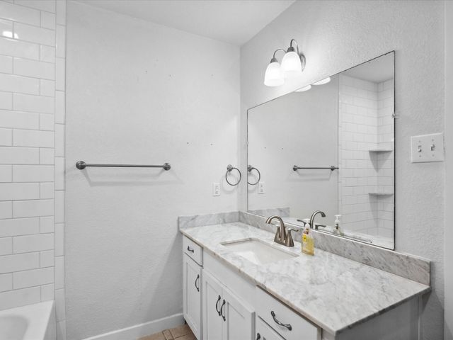 1704 Charlottesville Drive, Ennis, TX 75119