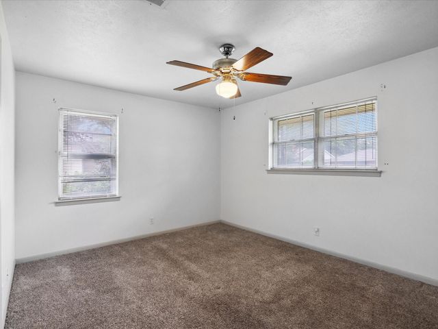 1704 Charlottesville Drive, Ennis, TX 75119