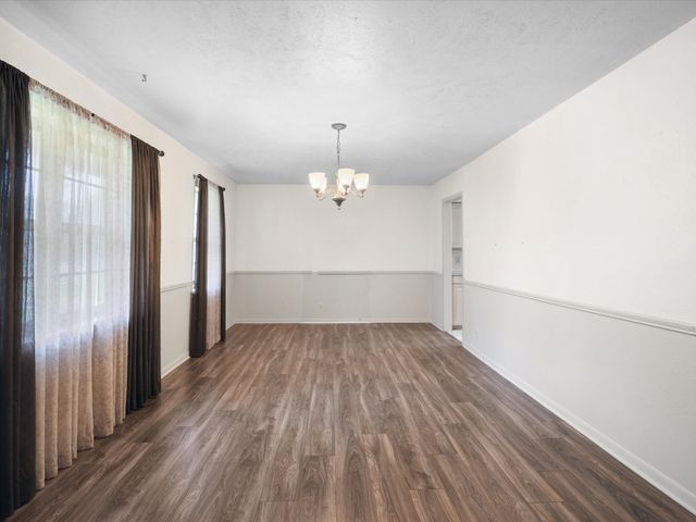 1704 Charlottesville Drive, Ennis, TX 75119