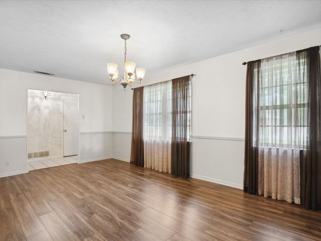 1704 Charlottesville Drive, Ennis, TX 75119