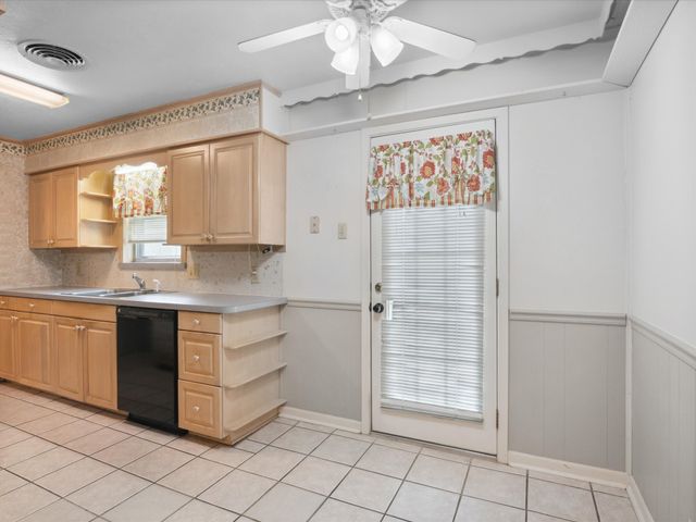 1704 Charlottesville Drive, Ennis, TX 75119