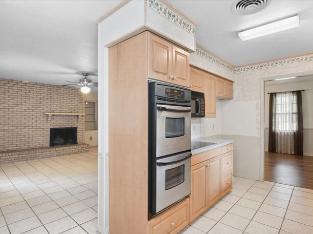 1704 Charlottesville Drive, Ennis, TX 75119