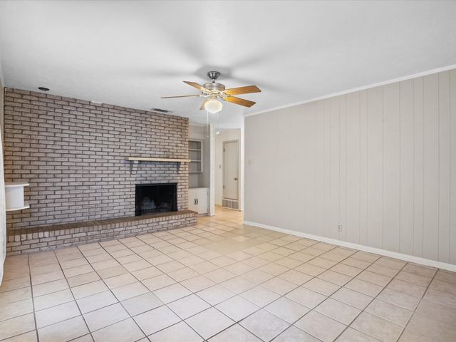 1704 Charlottesville Drive, Ennis, TX 75119