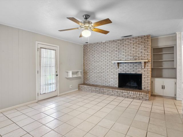 1704 Charlottesville Drive, Ennis, TX 75119