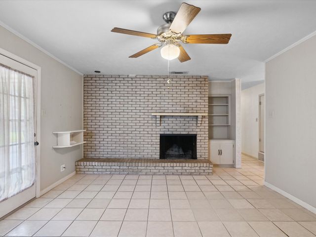 1704 Charlottesville Drive, Ennis, TX 75119