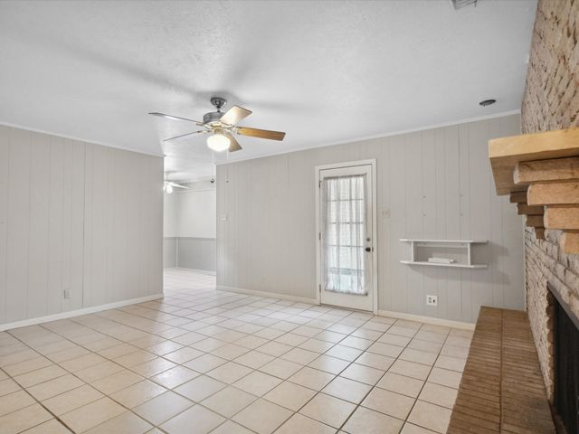 1704 Charlottesville Drive, Ennis, TX 75119