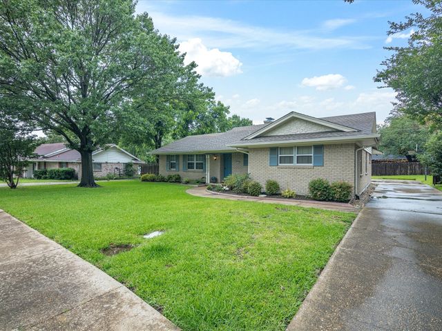 1704 Charlottesville Drive, Ennis, TX 75119