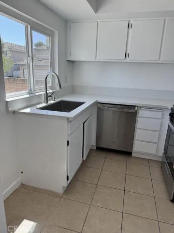 2217 Alabama C, Huntington Beach, CA 92648