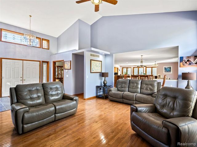 7286 Pine Knob Road, Clarkston, MI 48348