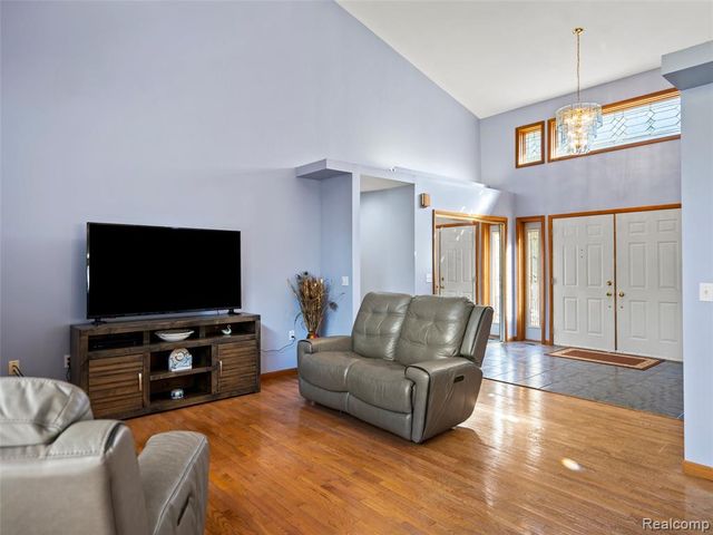 7286 Pine Knob Road, Clarkston, MI 48348