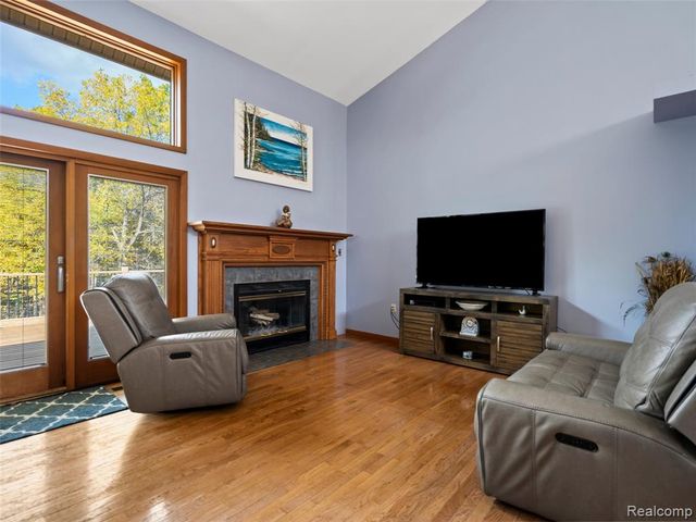 7286 Pine Knob Road, Clarkston, MI 48348