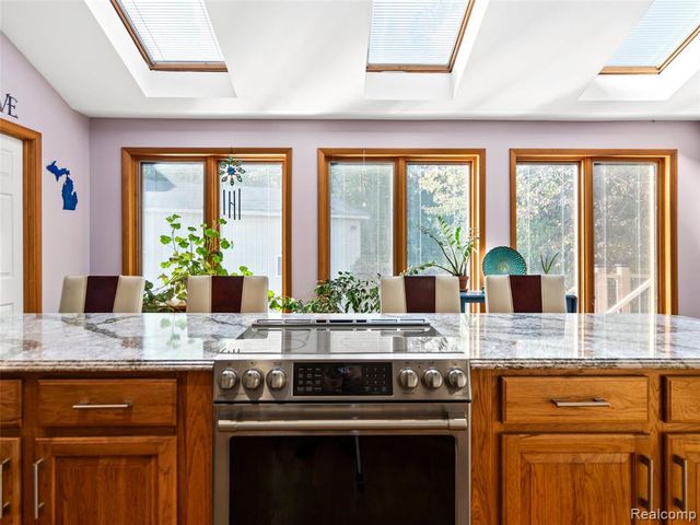 7286 Pine Knob Road, Clarkston, MI 48348