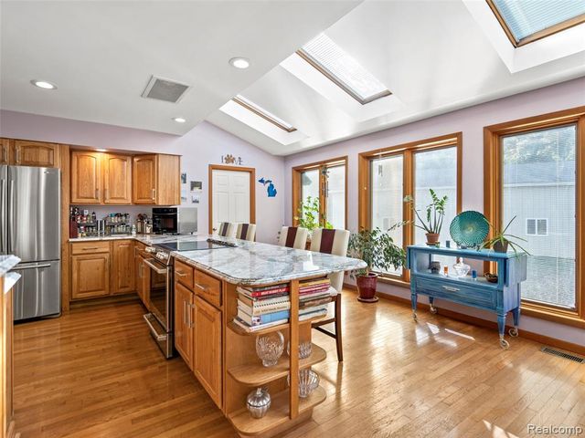 7286 Pine Knob Road, Clarkston, MI 48348