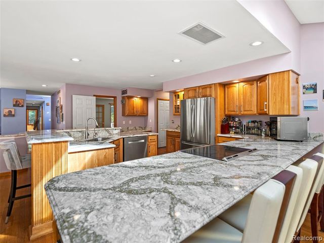7286 Pine Knob Road, Clarkston, MI 48348