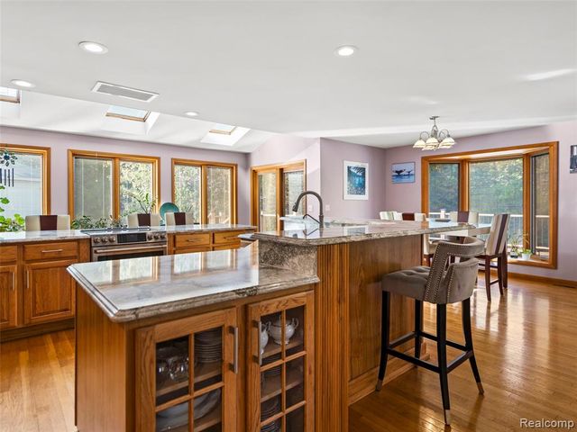 7286 Pine Knob Road, Clarkston, MI 48348