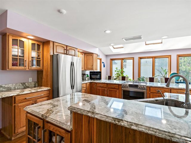 7286 Pine Knob Road, Clarkston, MI 48348