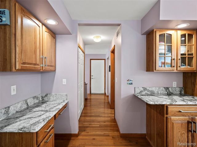 7286 Pine Knob Road, Clarkston, MI 48348