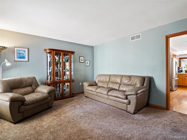 7286 Pine Knob Road, Clarkston, MI 48348