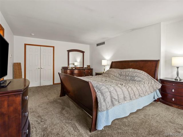7286 Pine Knob Road, Clarkston, MI 48348