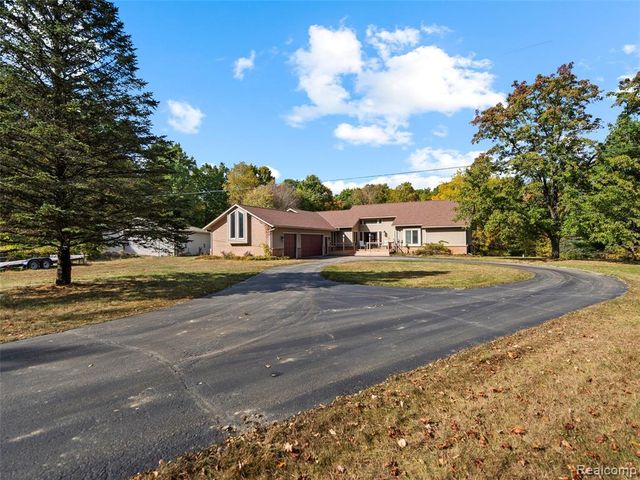 7286 Pine Knob Road, Clarkston, MI 48348