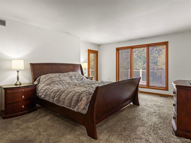 7286 Pine Knob Road, Clarkston, MI 48348