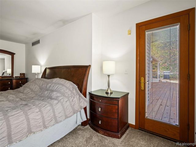 7286 Pine Knob Road, Clarkston, MI 48348