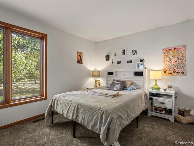 7286 Pine Knob Road, Clarkston, MI 48348