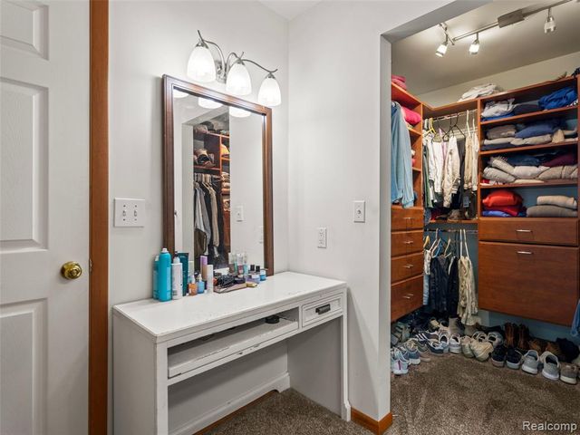 7286 Pine Knob Road, Clarkston, MI 48348