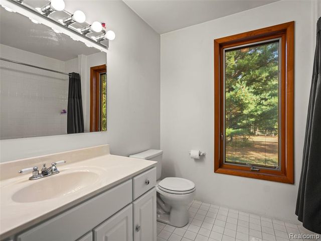 7286 Pine Knob Road, Clarkston, MI 48348