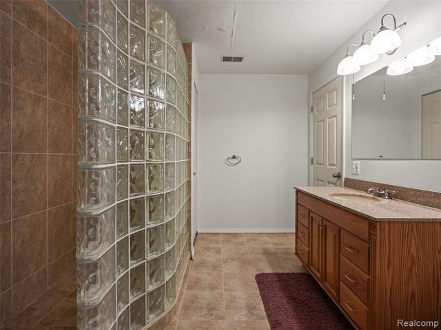 7286 Pine Knob Road, Clarkston, MI 48348