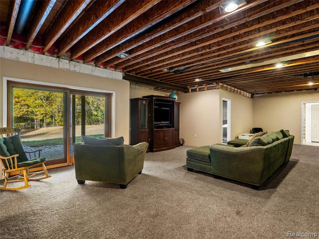 7286 Pine Knob Road, Clarkston, MI 48348