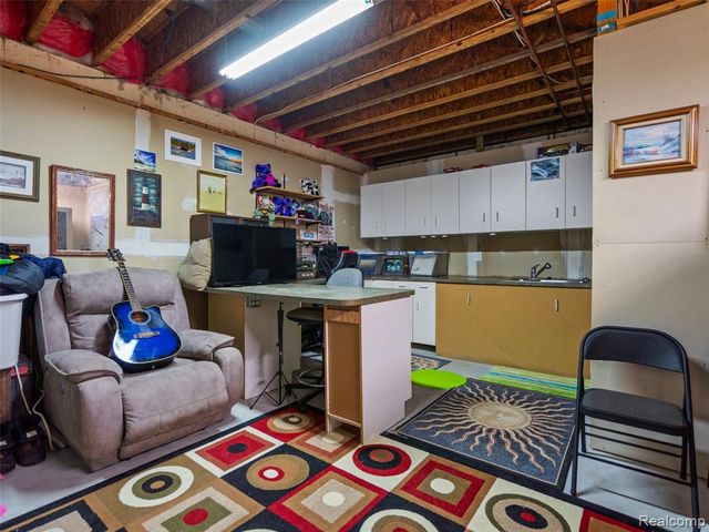 7286 Pine Knob Road, Clarkston, MI 48348
