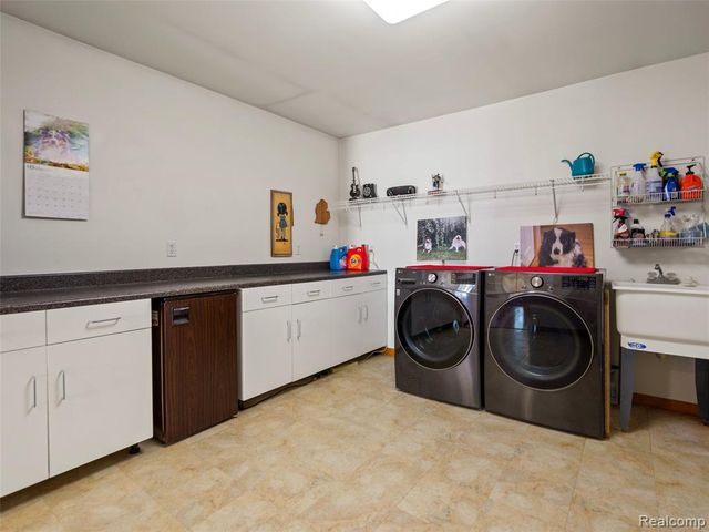 7286 Pine Knob Road, Clarkston, MI 48348
