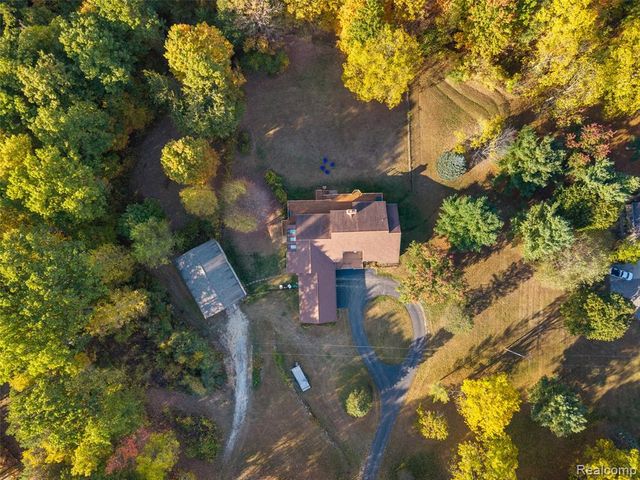 7286 Pine Knob Road, Clarkston, MI 48348
