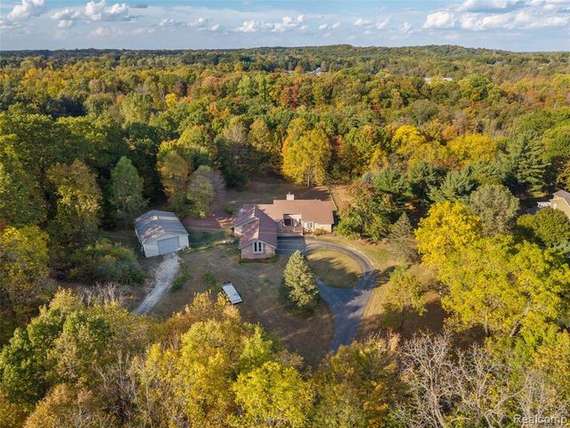 7286 Pine Knob Road, Clarkston, MI 48348