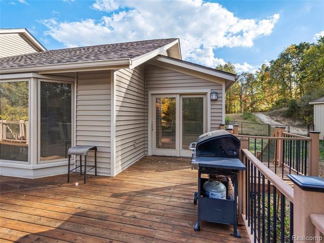7286 Pine Knob Road, Clarkston, MI 48348