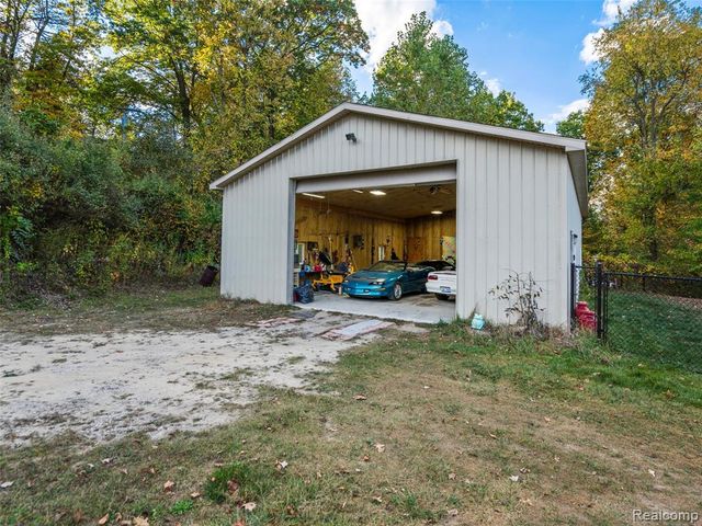 7286 Pine Knob Road, Clarkston, MI 48348