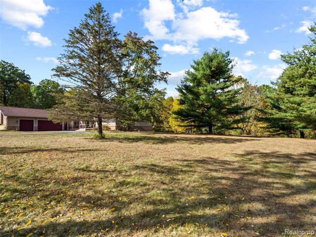 7286 Pine Knob Road, Clarkston, MI 48348