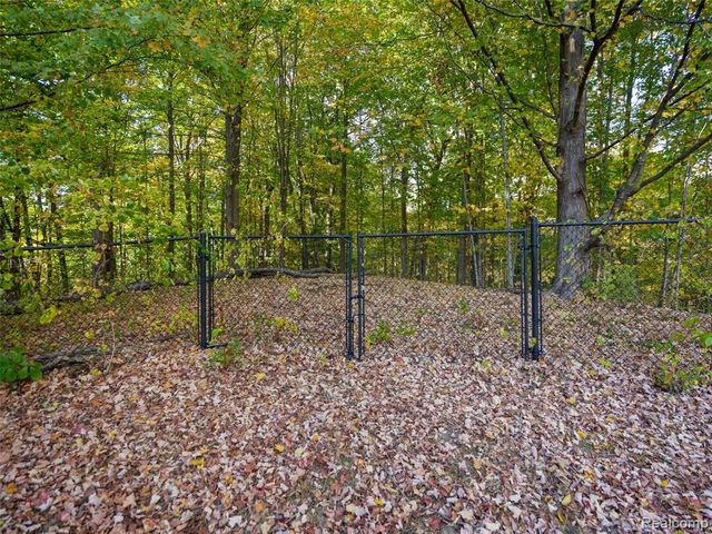 7286 Pine Knob Road, Clarkston, MI 48348