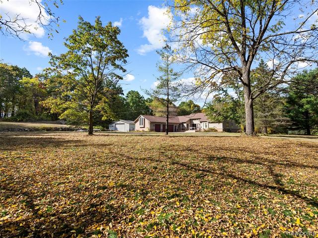 7286 Pine Knob Road, Clarkston, MI 48348