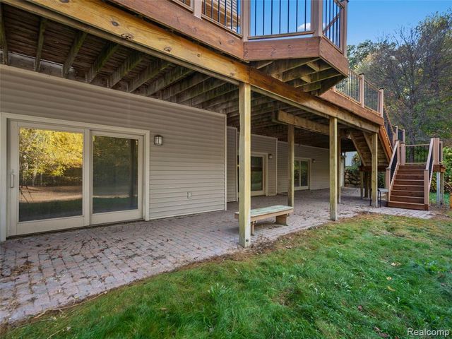 7286 Pine Knob Road, Clarkston, MI 48348