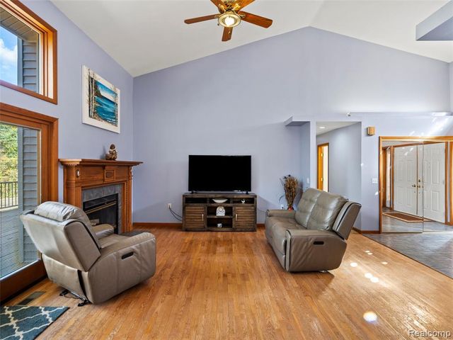 7286 Pine Knob Road, Clarkston, MI 48348